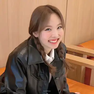 仰映容